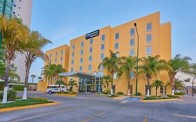 Hotel City Express By Marriott Irapuato Exterior photo