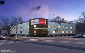 Hotel Ramada By Wyndham Bronx New York Exterior photo