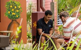 Hostel Travellers Oasis Cairns Exterior photo