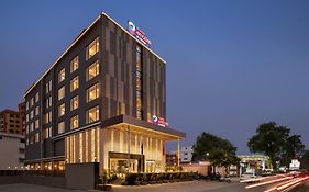 Hotel Ramada Encore By Wyndham Siliguri Sevoke Road Exterior photo