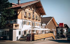 Hotel Neue Krone Mittelberg Exterior photo