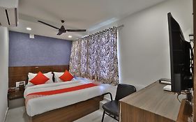 Oyo Hotel Skyland Ahmedabad Exterior photo