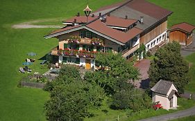 Hotel Lindenhof Kitzbühel Exterior photo