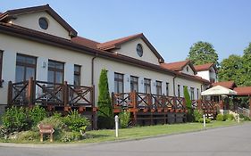 RED DEER Hotel Brezno Exterior photo