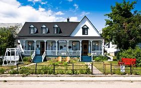 Bed and Breakfast Maison Hovington Tadoussac Exterior photo