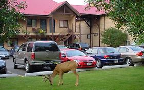 Aspen Village Waterton Park Exterior photo