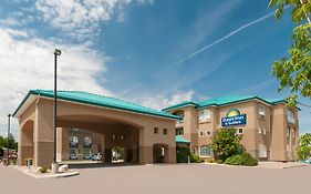 Days Inn & Suites By Wyndham Brandon Exterior photo