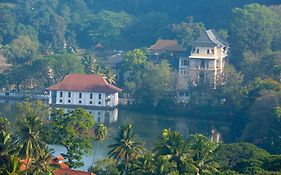 Mcleod-Inn Kandy Exterior photo