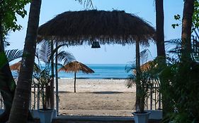 Larisa Beach Resort Morjim Exterior photo