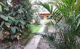 Villa Casa A La Antigua Cerca De La Playa Panajachel Exterior photo