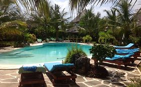 Villa Spacious Accessible House In Watamu Shared Pool Exterior photo