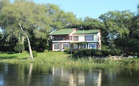 Villa Kayube Zambezi River House Livingstone Exterior photo