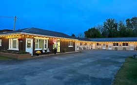 Carriage Inn Motel Peterborough Exterior photo