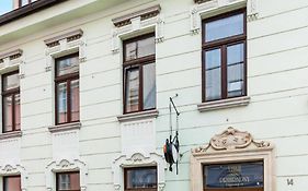 Garni Hotel VIRGO Pressburg Exterior photo