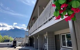 Canterbury Inn Invermere Exterior photo