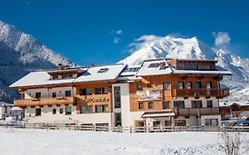 Aparthotel Apart Central – Premium Mountain&Garden Mayrhofen Exterior photo