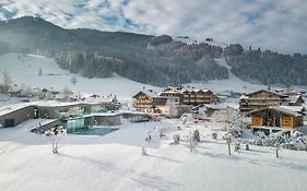 Puradies Hotel&Chalets Leogang Exterior photo