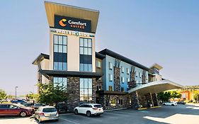 Comfort Suites Kelowna Exterior photo