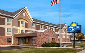 Days Inn & Suites By Wyndham Green Bay Wi Exterior photo