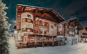 Dorfhotel Glücksschmiede Saalbach Exterior photo