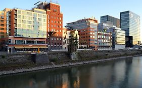 Hotel Courtyard Düsseldorf Hafen Exterior photo