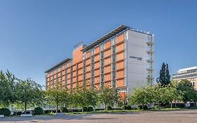 Hotel Courtyard By Marriott Linz Exterior photo