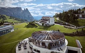 Hotel Como Alpina Dolomites Seiser Alm Exterior photo