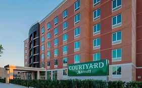 Hotel Courtyard By Marriott New York Queens/Fresh Meadows Exterior photo