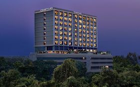 Hotel Courtyard By Marriott Ahmedabad Sindhu Bhavan Road Exterior photo