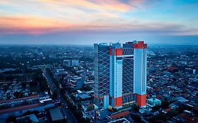 Hotel Fairfield By Marriott Surabaya Exterior photo