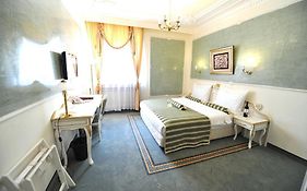 Queens Astoria Design Hotel Belgrad Room photo