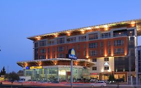 Days Hotel By Wyndham Baku Exterior photo