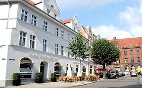 Hotel Schweriner Hof Stralsund Exterior photo