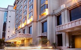 The Metropolitan Hotel & Spa Neu-Delhi Exterior photo
