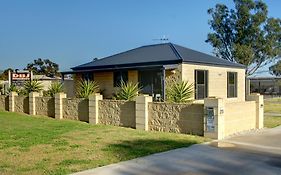 Villa Dbj Holiday Units Mulwala Exterior photo