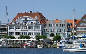 Hotel Deutscher Kaiser Lübeck Exterior photo