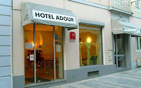 Hotel Adour Pau Exterior photo