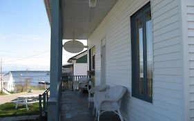 Hotel Le Goeland Tadoussac Exterior photo