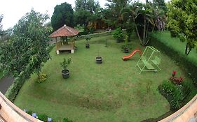 Villa Chavaminerva Istana Bunga-Lembang Exterior photo