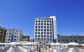 Hotel Excelsior Pesaro Exterior photo