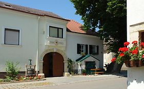 Winzerzimmer - Weingut Tinhof Eisenstadt Exterior photo