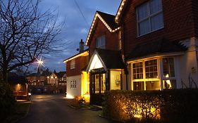 Corner House Hotel Gatwick Horley Exterior photo