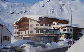 Hotel Gasthof Valluga St. Christoph am Arlberg Exterior photo