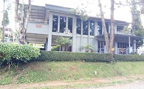 Villa Vila Kenari Lembang Exterior photo