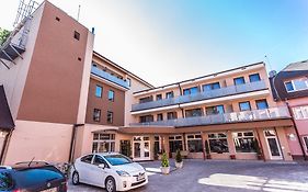 Garni Hotel Anne-Mary Piest'any Exterior photo