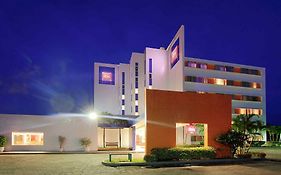 Ibis Manaus Distrito Exterior photo