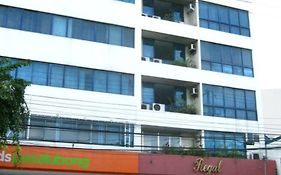 Regal Business Park Hotel Cebu Stadt Exterior photo