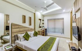 Hotel Treebo Daksh Residency Indore Exterior photo