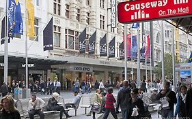 Causeway Inn On The Mall Melbourne City Exterior photo
