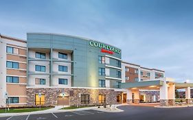 Hotel Courtyard By Marriott Bismarck North Exterior photo